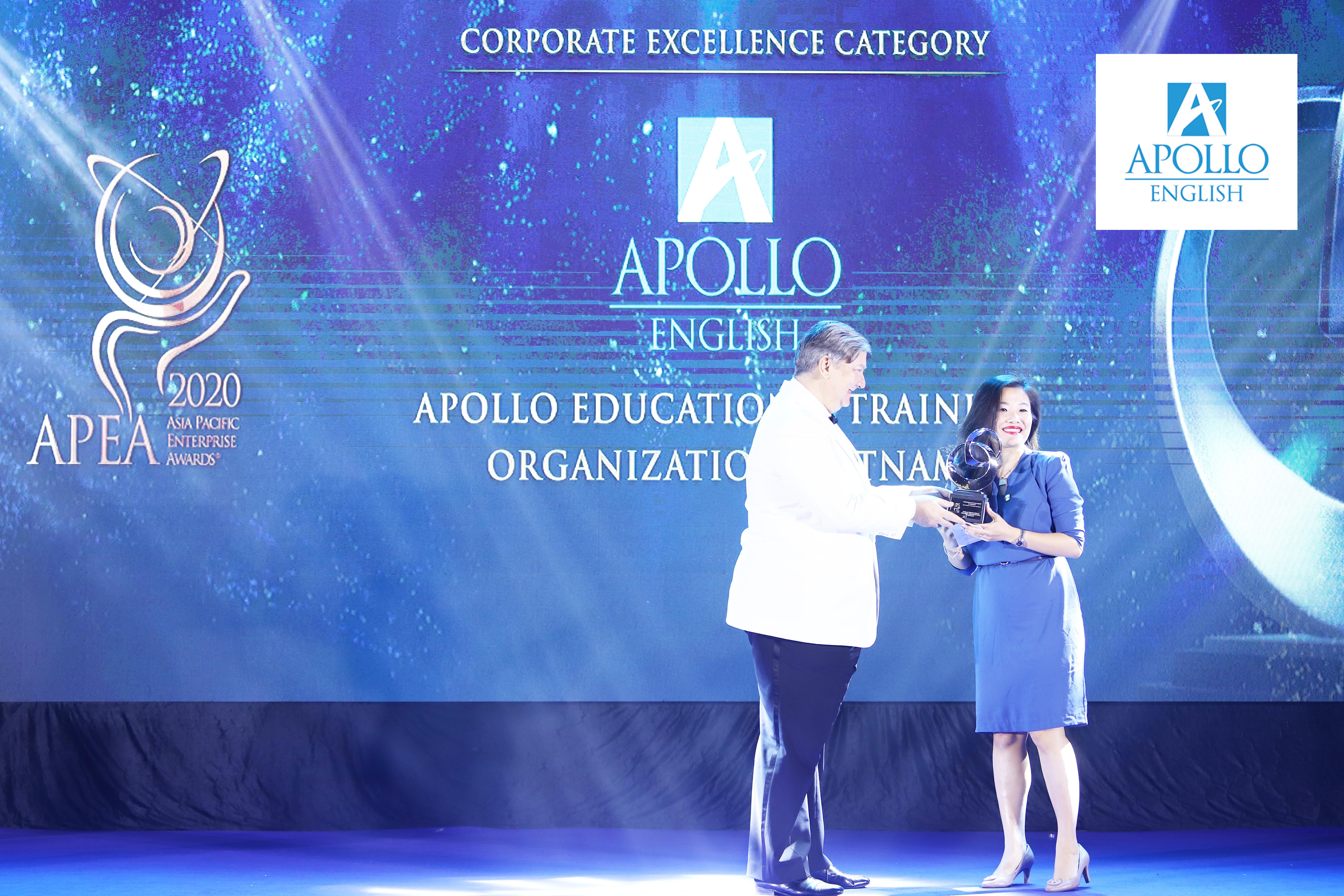 Bà Vũ Diệu Trang - CEO Apollo English nhận giải thưởng Doanh nghiệp xuất sắc châu Á - Thái Bình Dương 2020